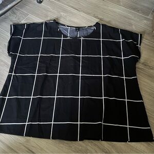 SHEIN Black & White Box Top size 3xl